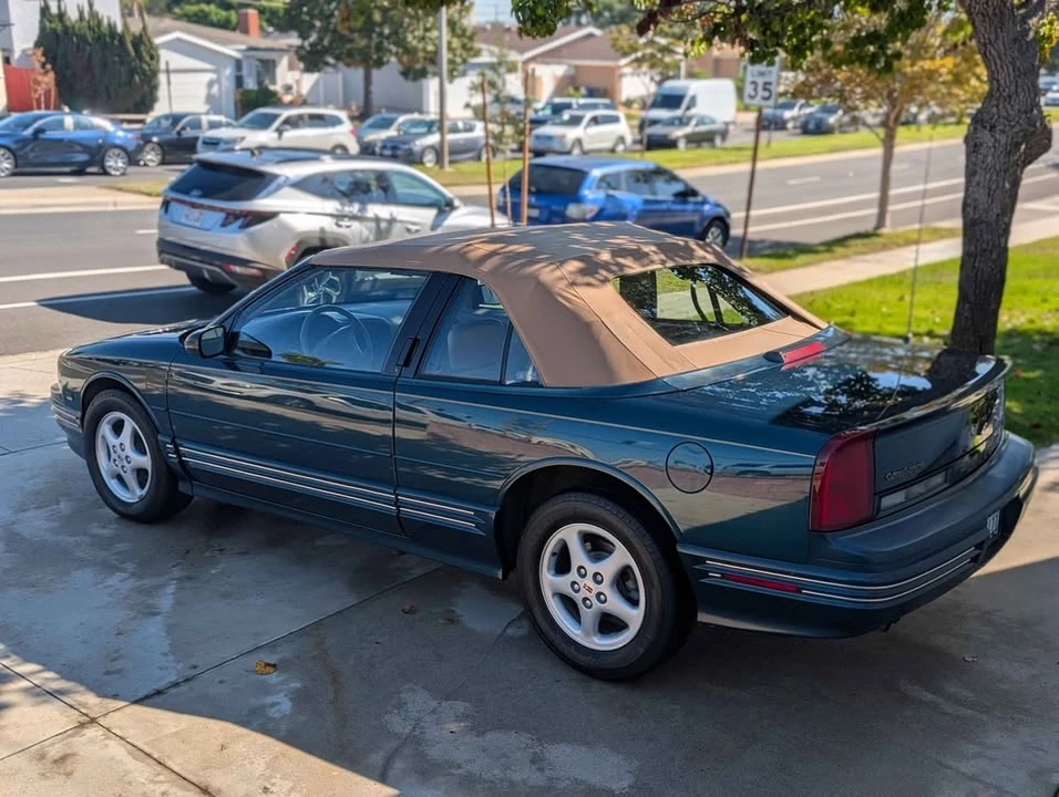 1995 Oldsmobile Cutlass Supreme - Image 2 of 8