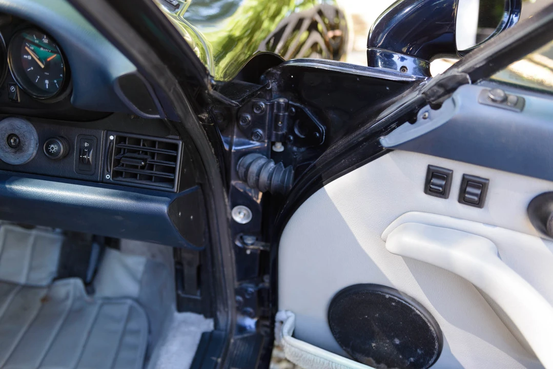1995 Porsche 993 Carrera - Image 30 of 31
