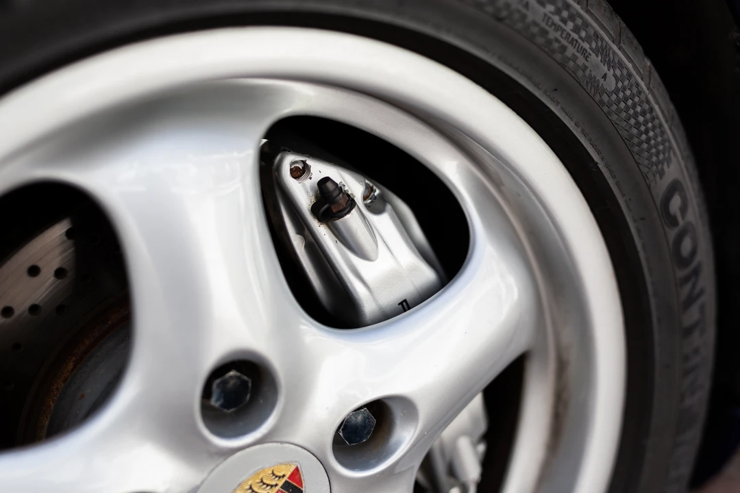 1995 Porsche 993 Carrera 4 - Image 14 of 31