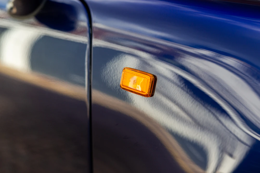 1995 Porsche 993 Carrera 4 - Image 16 of 31