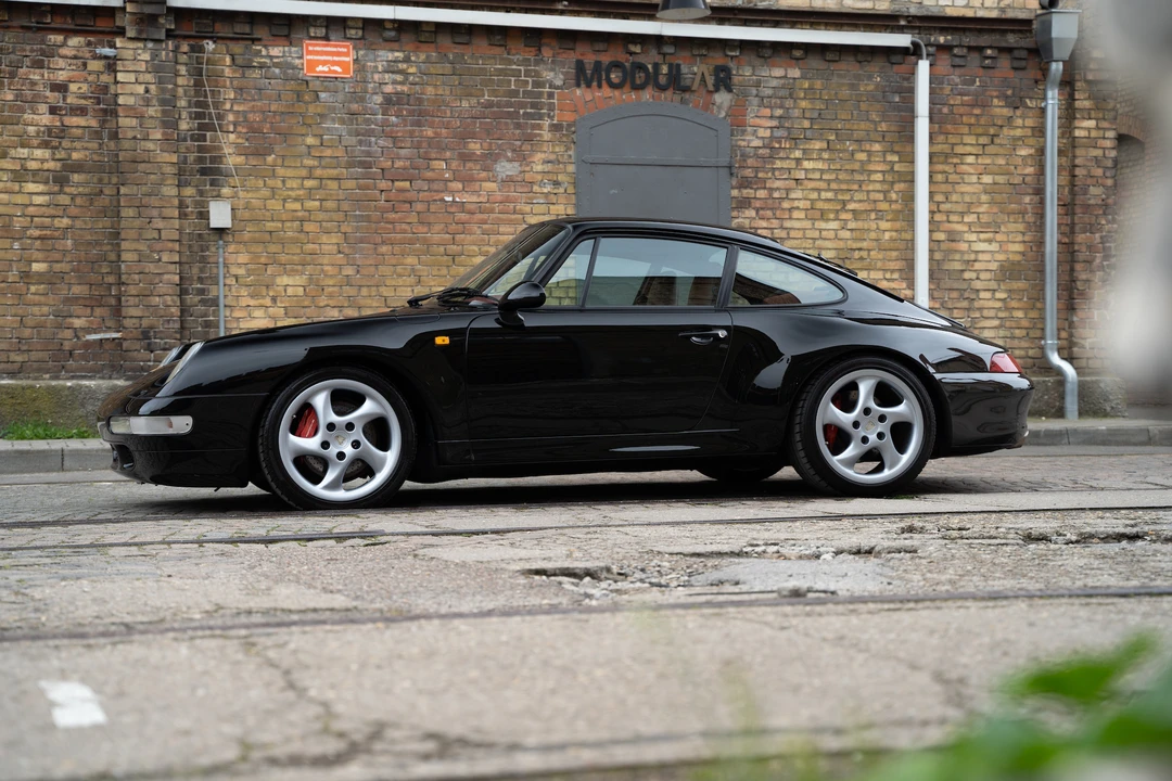 1995 Porsche 993 Carrera 4S - Image 9 of 31