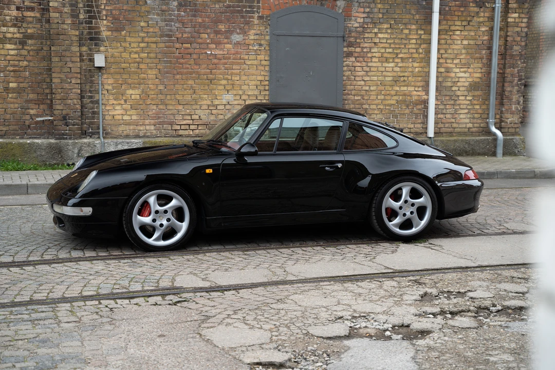 1995 Porsche 993 Carrera 4S - Image 17 of 31