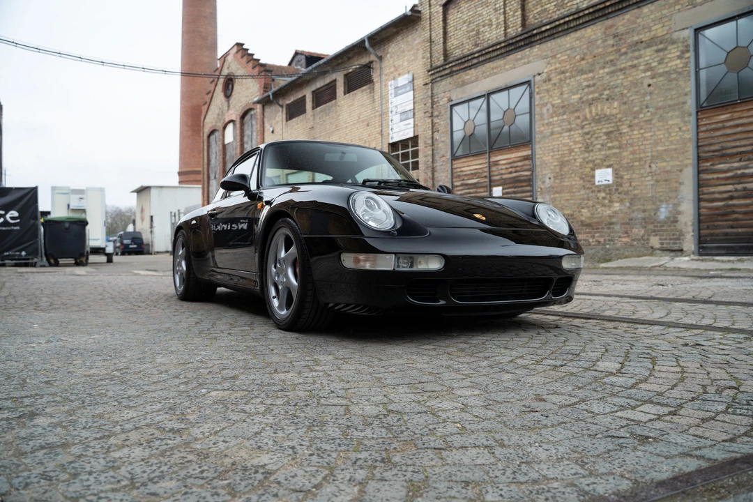1995 Porsche 993 Carrera 4S - Image 18 of 31