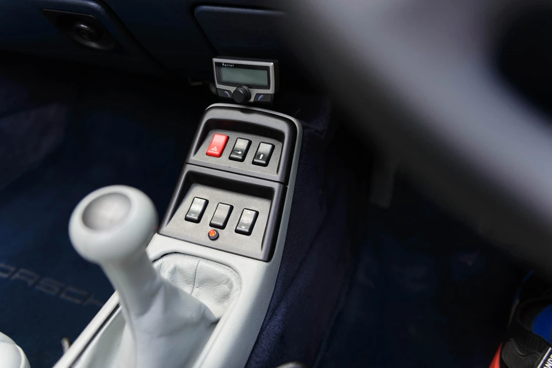 1995 Porsche 993 Carrera - Image 8 of 31