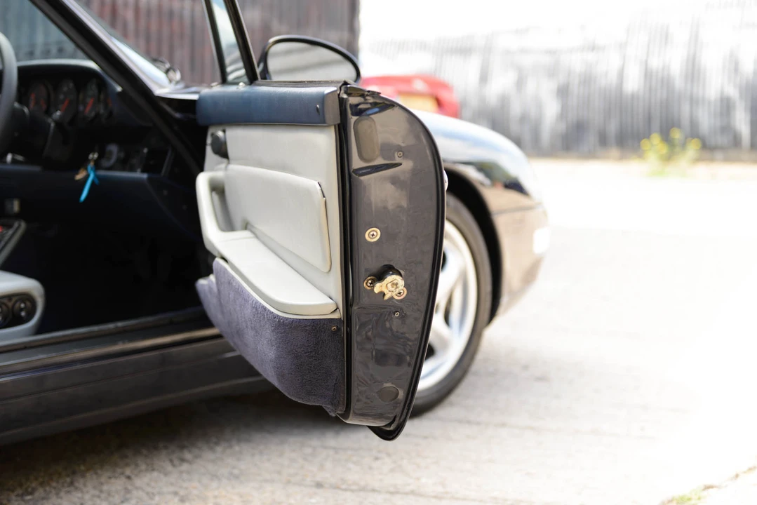1995 Porsche 993 Carrera - Image 23 of 31