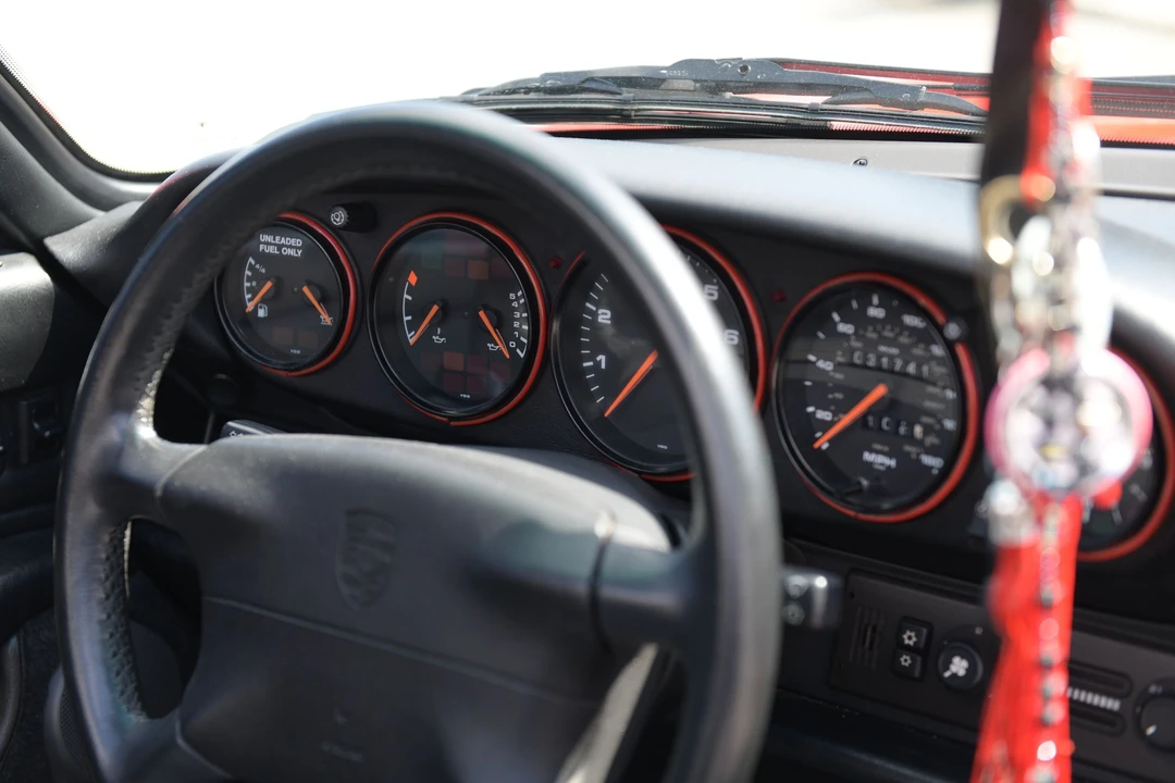 1995 Porsche 993 Carrera 4 - Image 8 of 15