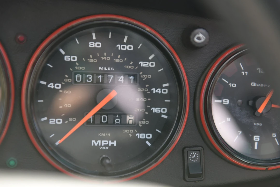 1995 Porsche 993 Carrera 4 - Image 9 of 15