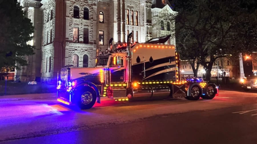 1995 Peterbilt 379 - Image 4 of 31