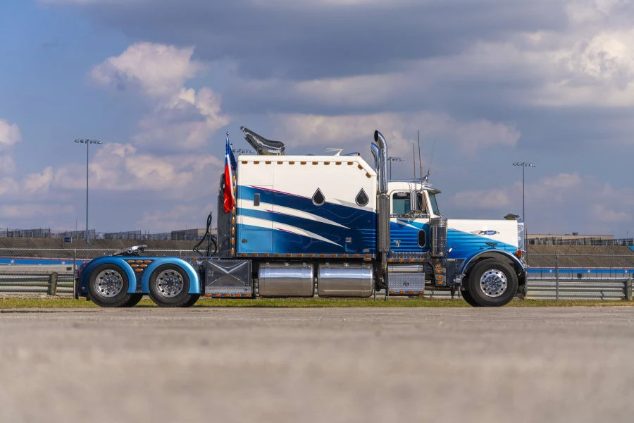 1995 Peterbilt 379 - Image 2 of 31