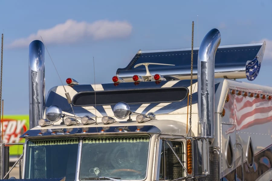 1995 Peterbilt 379 - Image 8 of 31