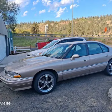 1995 Pontiac Bonneville SE Sedan 4D