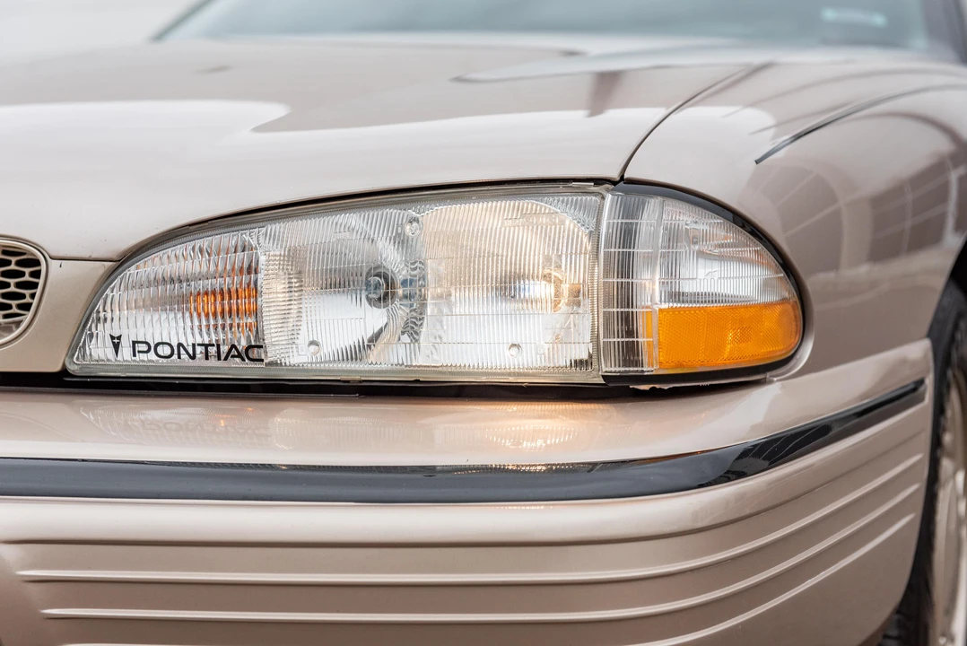 1995 Pontiac Bonneville 5th+ Gen - Image 21 of 31