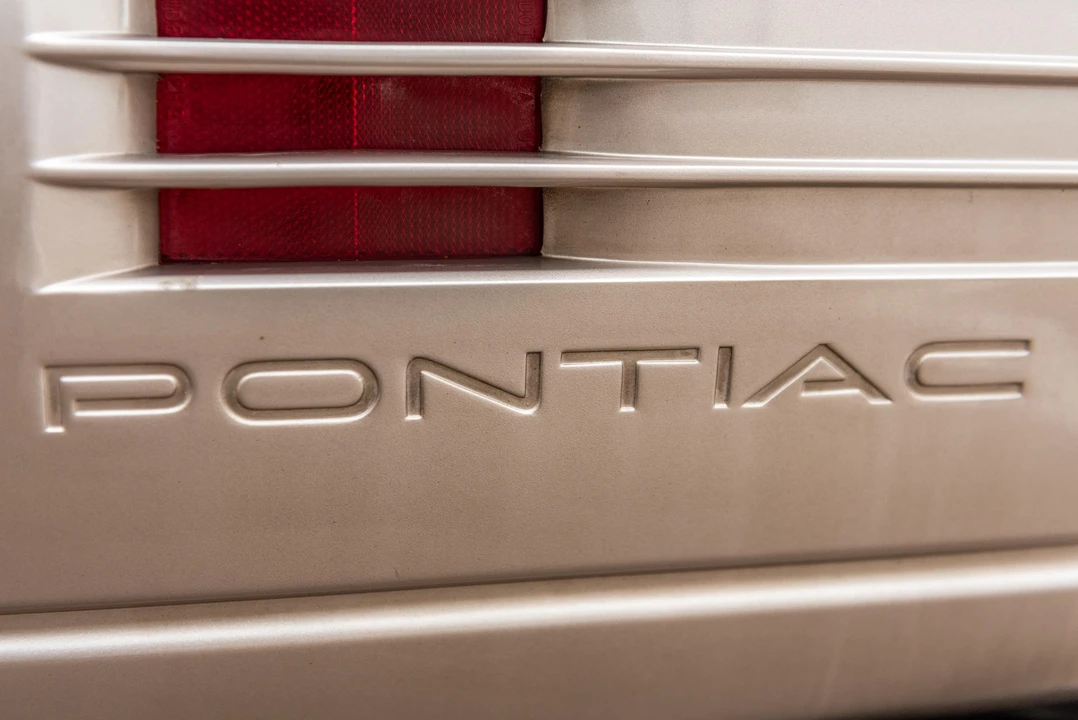 1995 Pontiac Bonneville 5th+ Gen - Image 29 of 31