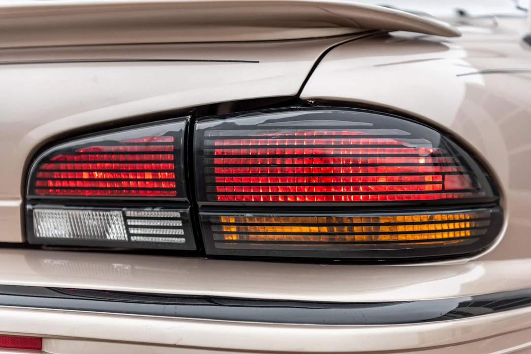 1995 Pontiac Bonneville 5th+ Gen - Image 31 of 31