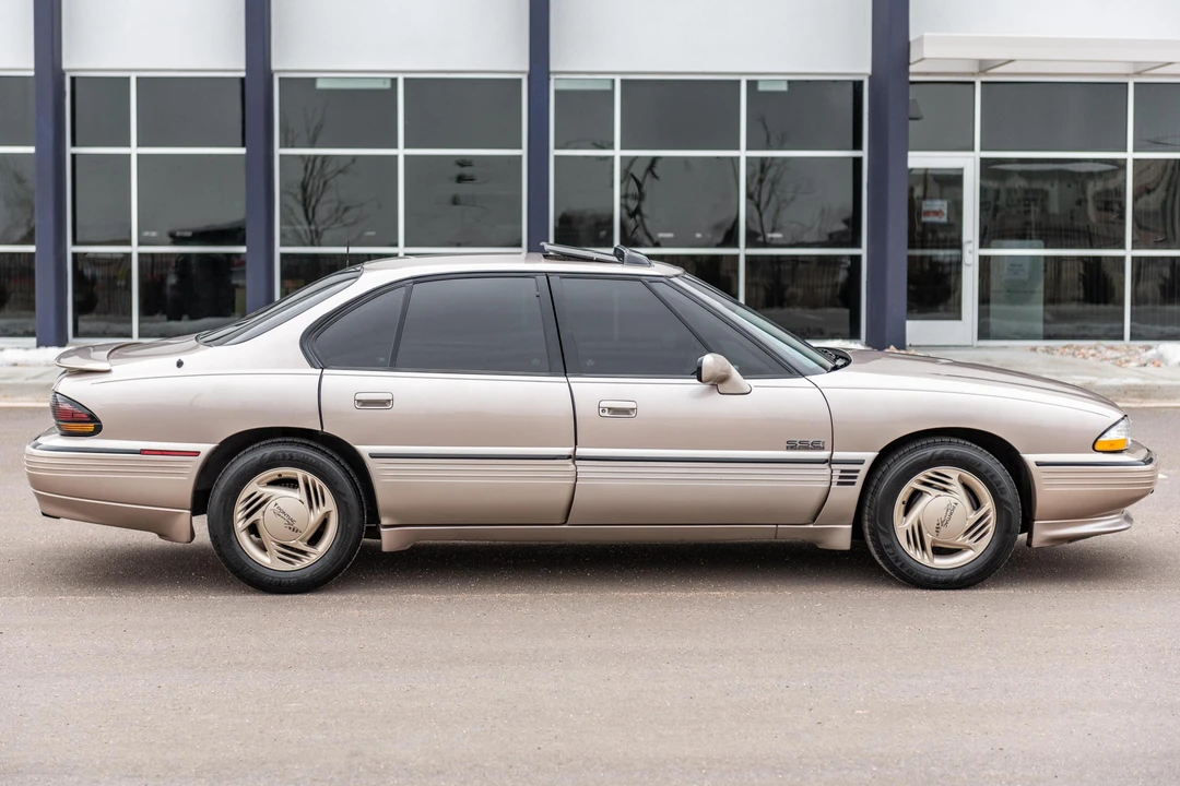 1995 Pontiac Bonneville 5th+ Gen - Image 3 of 31