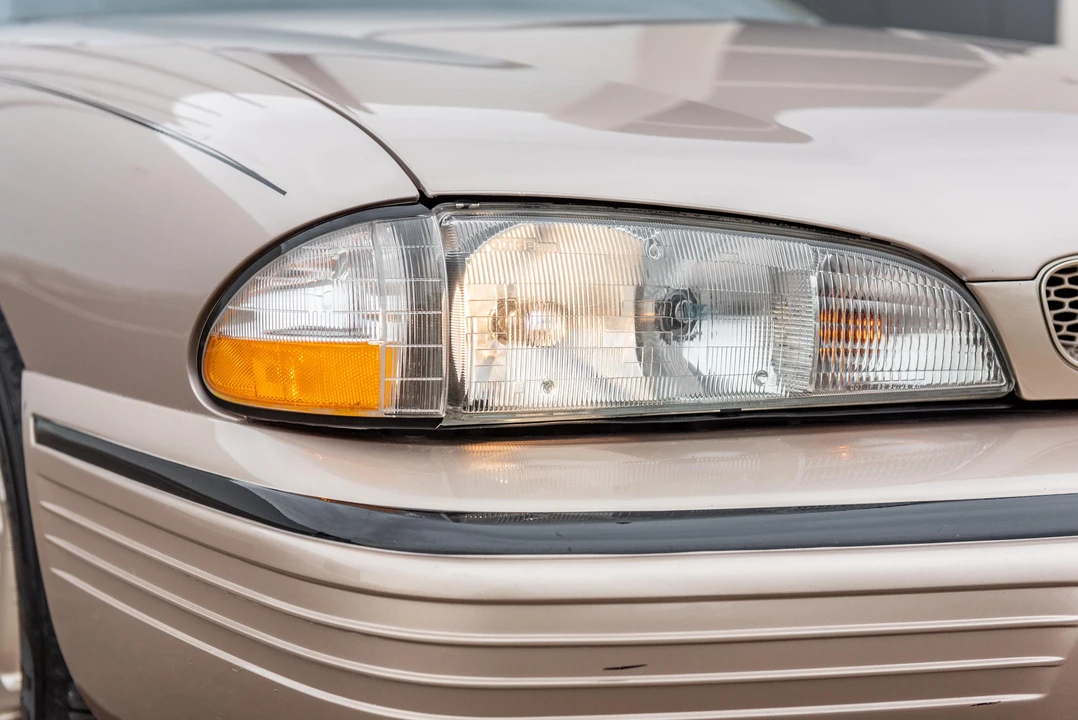 1995 Pontiac Bonneville 5th+ Gen - Image 15 of 31