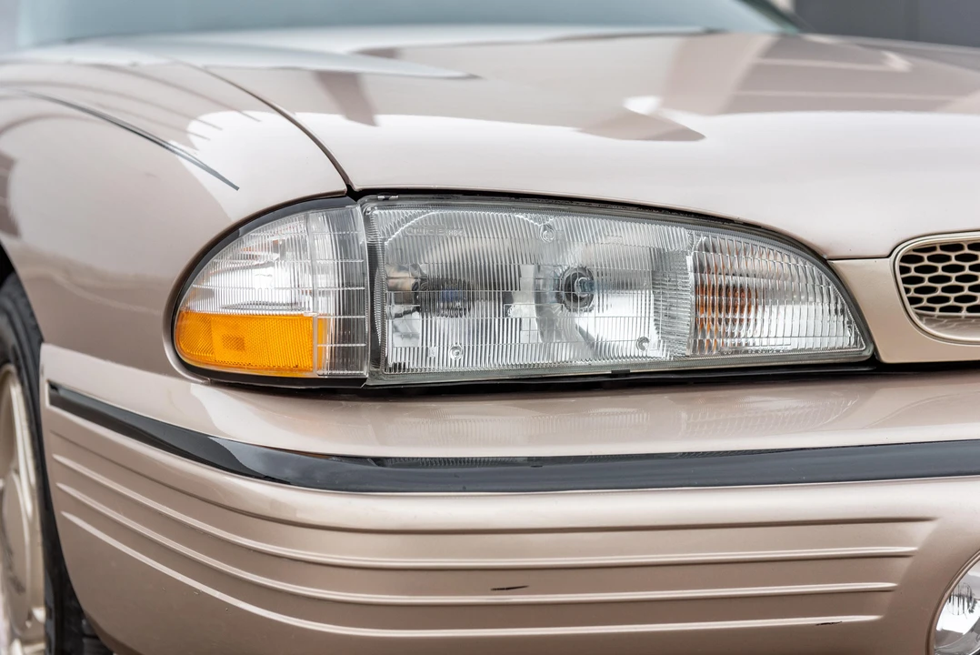 1995 Pontiac Bonneville 5th+ Gen - Image 14 of 31
