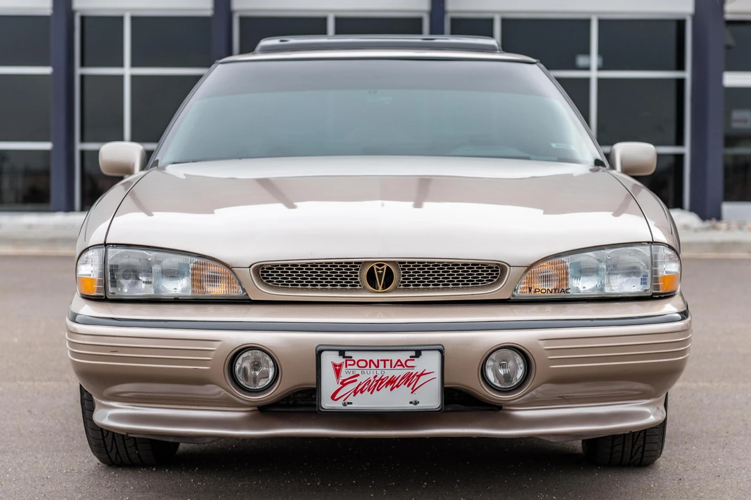 1995 Pontiac Bonneville 5th+ Gen - Image 2 of 31