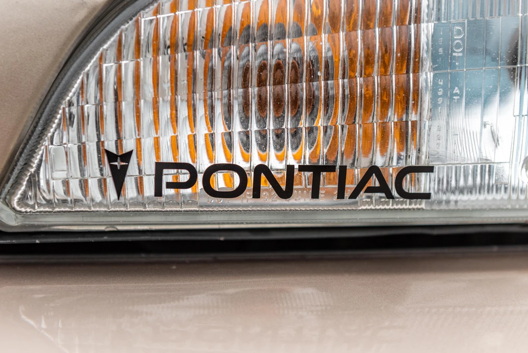1995 Pontiac Bonneville 5th+ Gen - Image 20 of 31