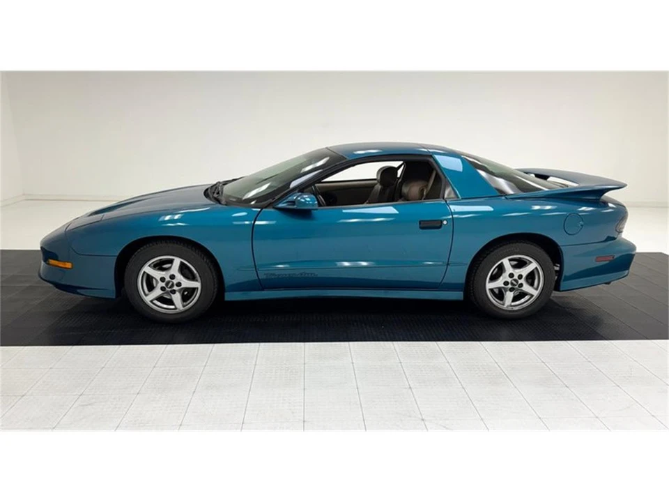1995 Pontiac Firebird 4th Gen - Image 2 of 31