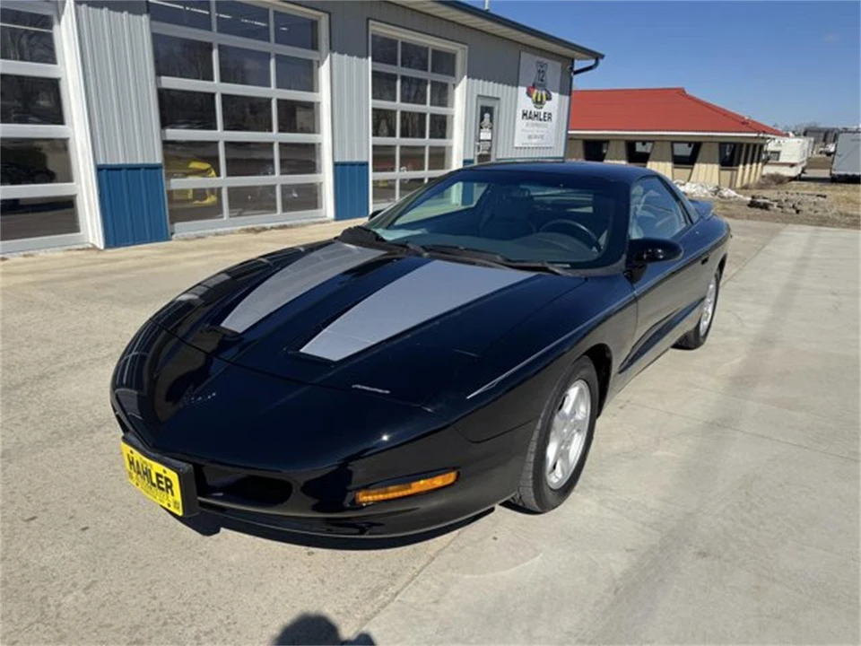 1995 Pontiac Firebird 4th Gen - Image 4 of 24