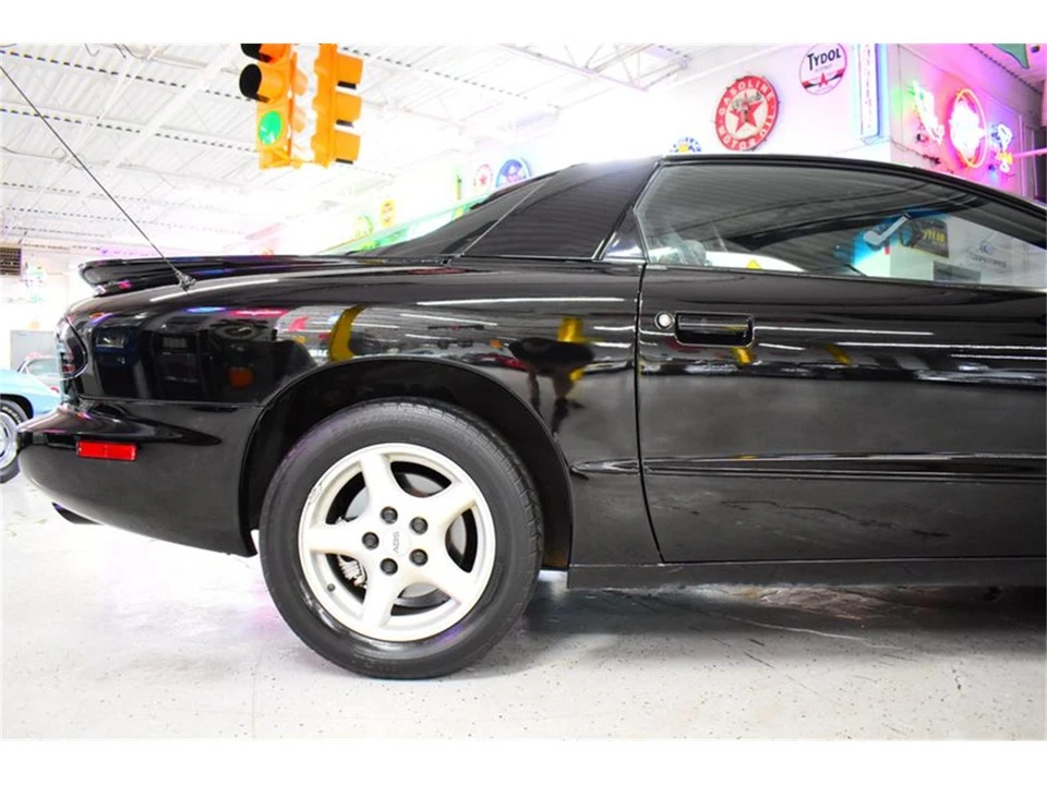 1995 Pontiac Firebird 4th Gen - Image 7 of 31