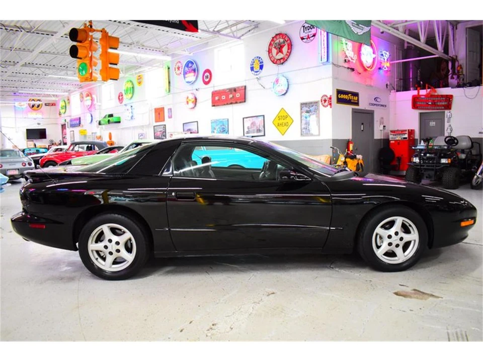 1995 Pontiac Firebird 4th Gen - Image 4 of 31