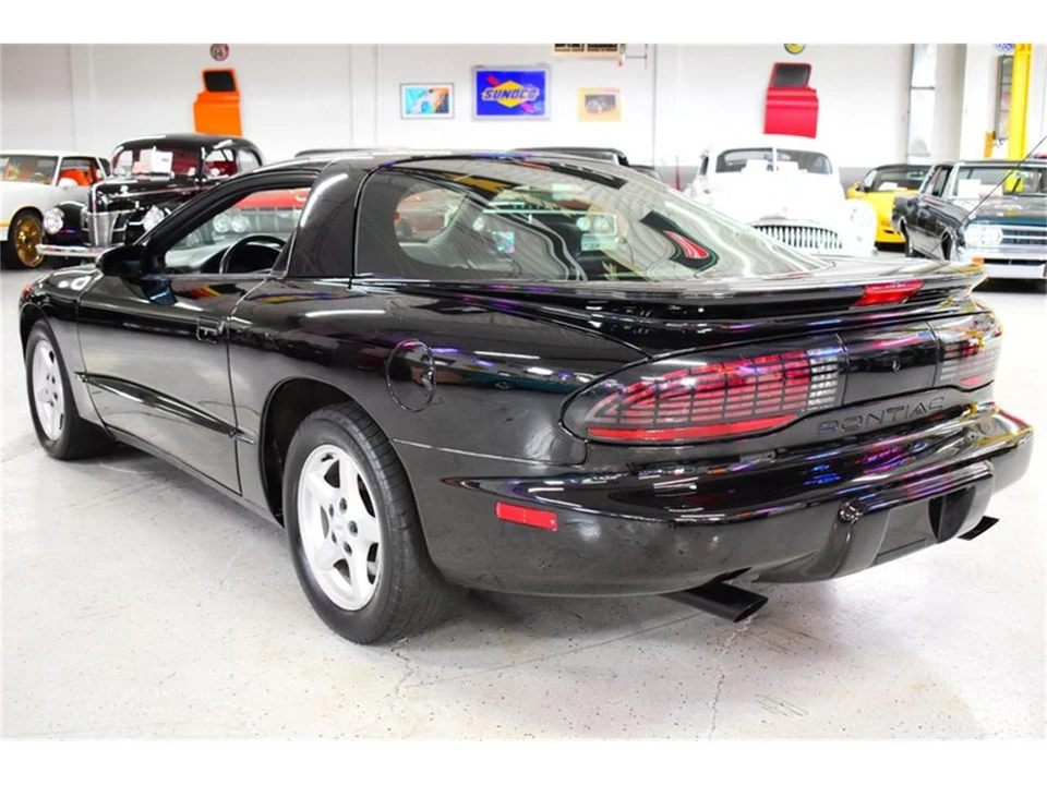 1995 Pontiac Firebird 4th Gen - Image 15 of 31