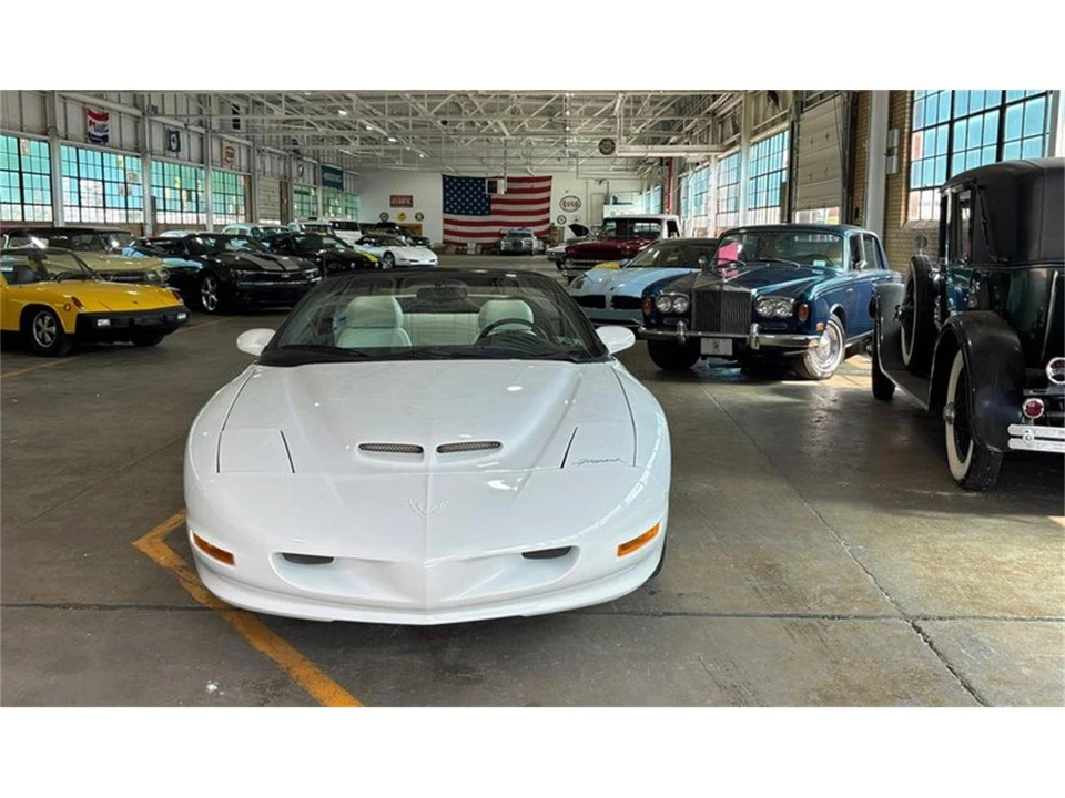 1995 Pontiac Firebird 4th Gen - Image 16 of 31