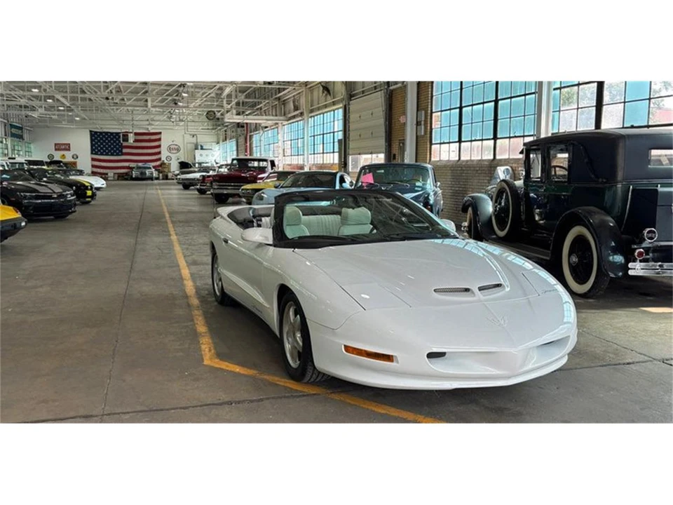 1995 Pontiac Firebird 4th Gen - Image 17 of 31