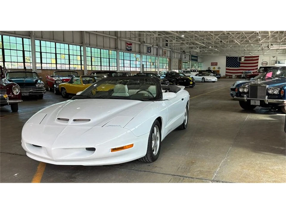 1995 Pontiac Firebird 4th Gen - Image 15 of 31
