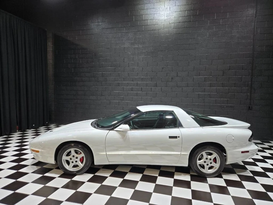 1995 Pontiac Firebird 4th Gen - Image 2 of 12