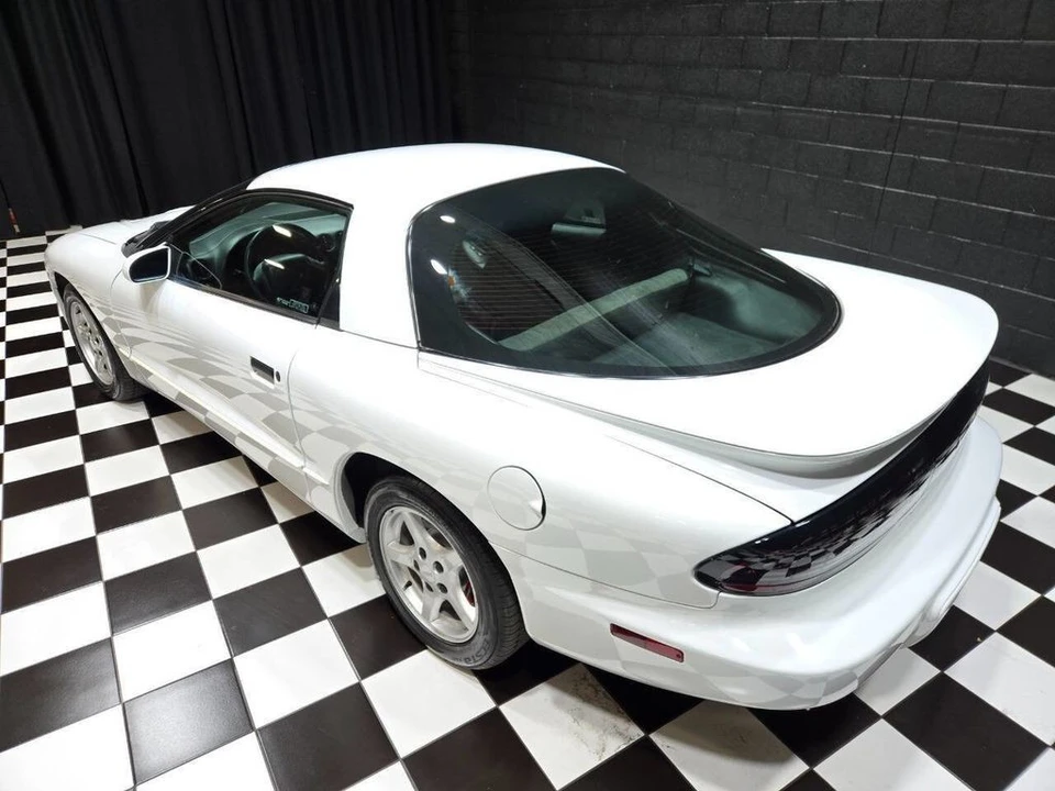 1995 Pontiac Firebird 4th Gen - Image 4 of 12