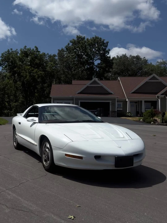 1995 Pontiac Firebird 4th Gen - Image 2 of 10