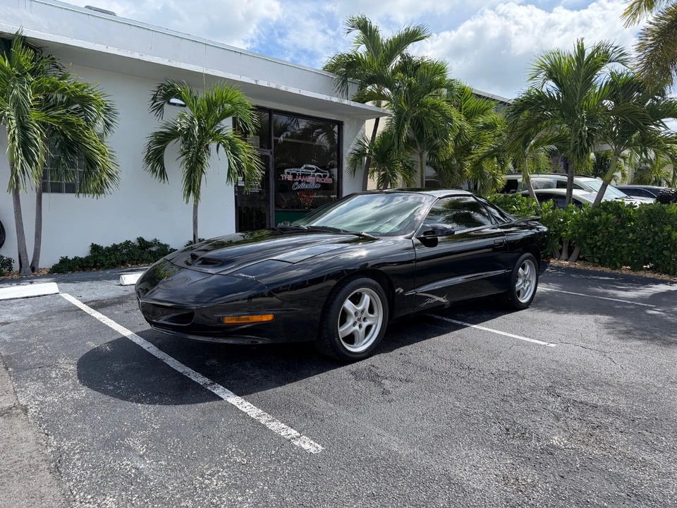 1995 Pontiac Firebird Formula 4th Gen - Image 2 of 31