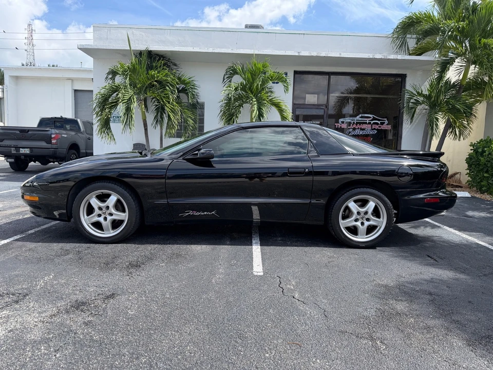 1995 Pontiac Firebird Formula 4th Gen - Image 12 of 31
