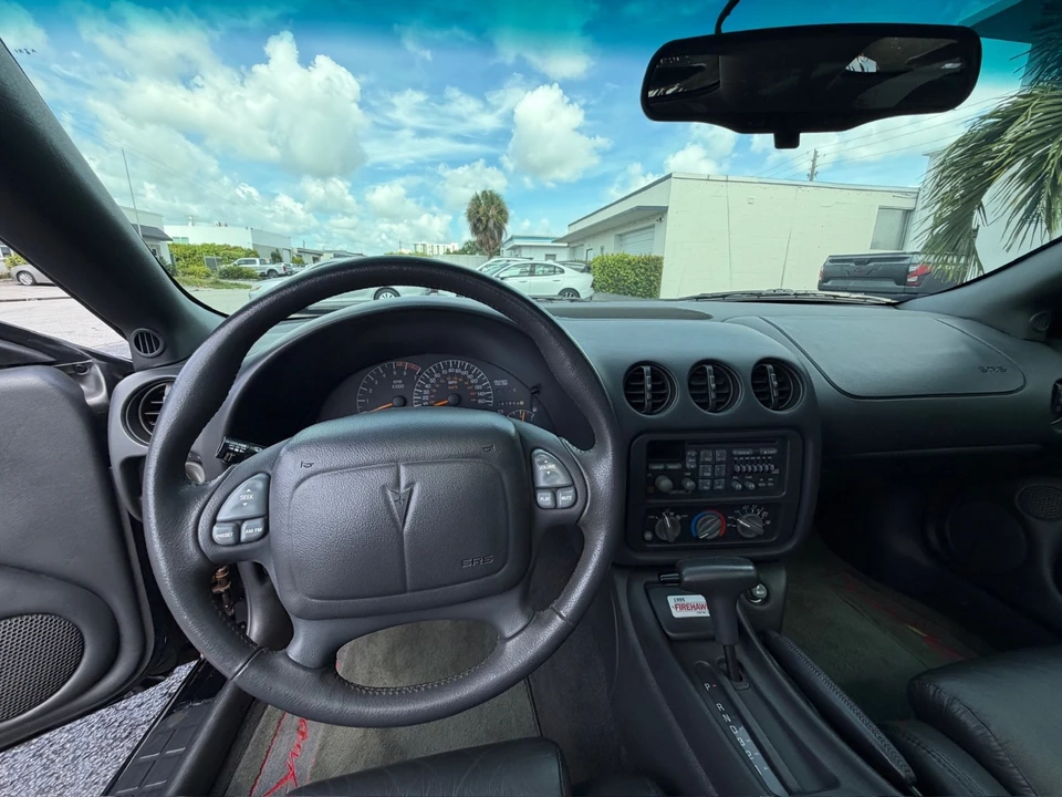 1995 Pontiac Firebird Formula 4th Gen - Image 25 of 31
