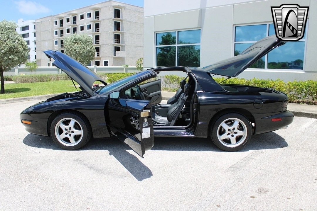 1995 Pontiac Firebird Formula 4th Gen - Image 13 of 21