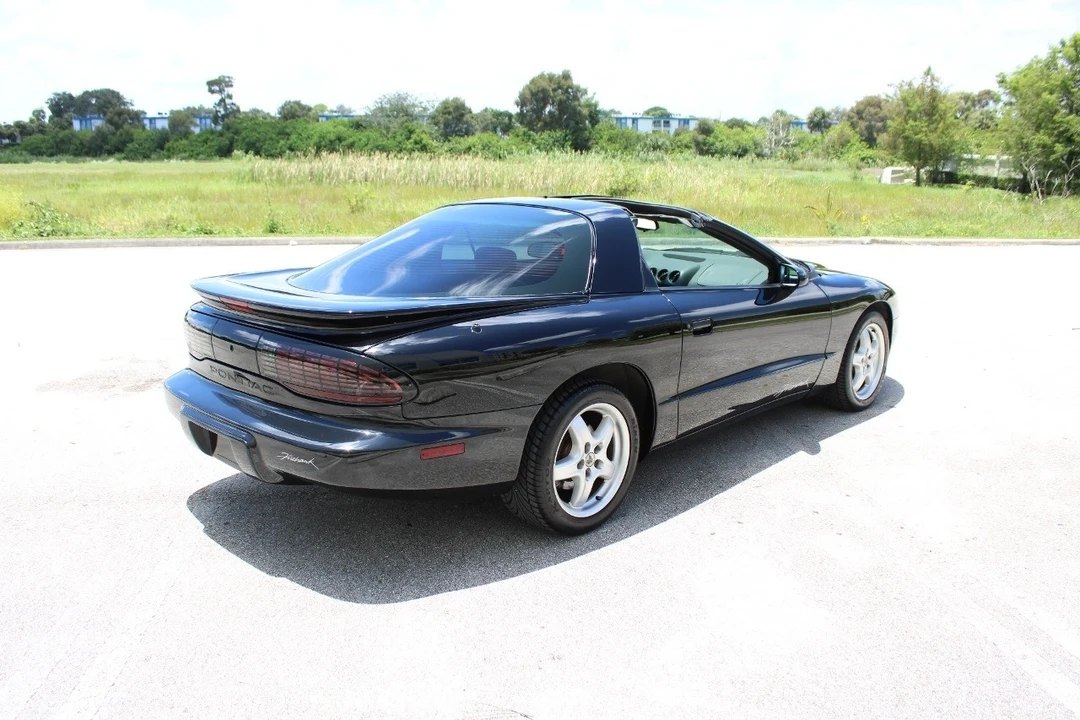 1995 Pontiac Firebird Formula 4th Gen - Image 9 of 21