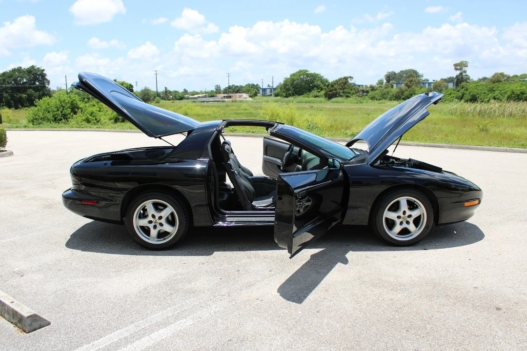 1995 Pontiac Firebird Formula 4th Gen - Image 15 of 21