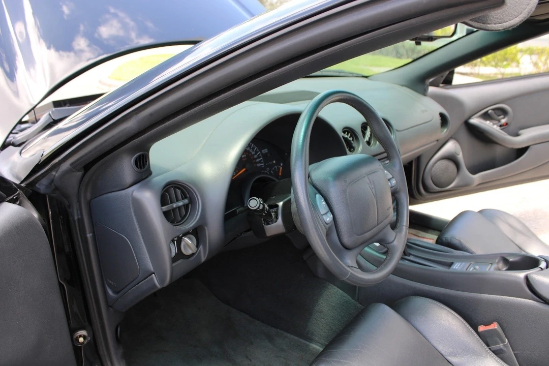 1995 Pontiac Firebird Formula 4th Gen - Image 17 of 21
