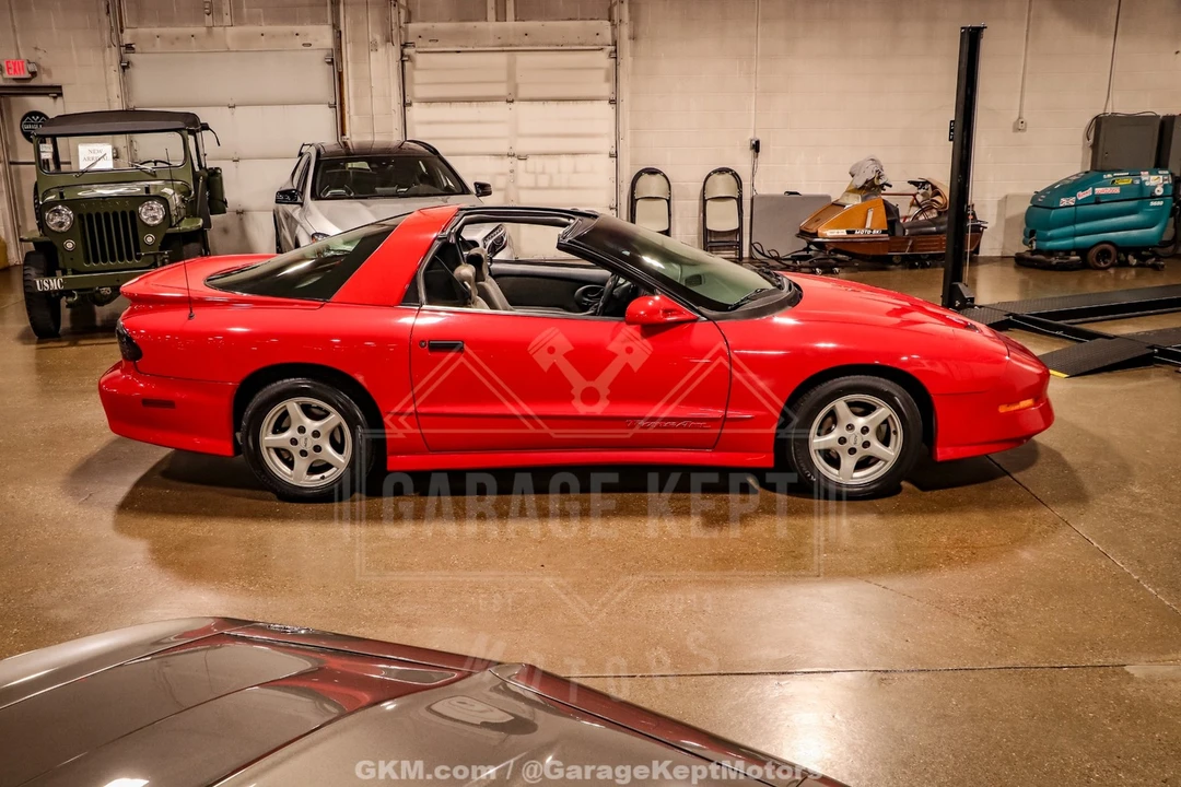 1995 Pontiac Firebird Formula 4th Gen - Image 25 of 31