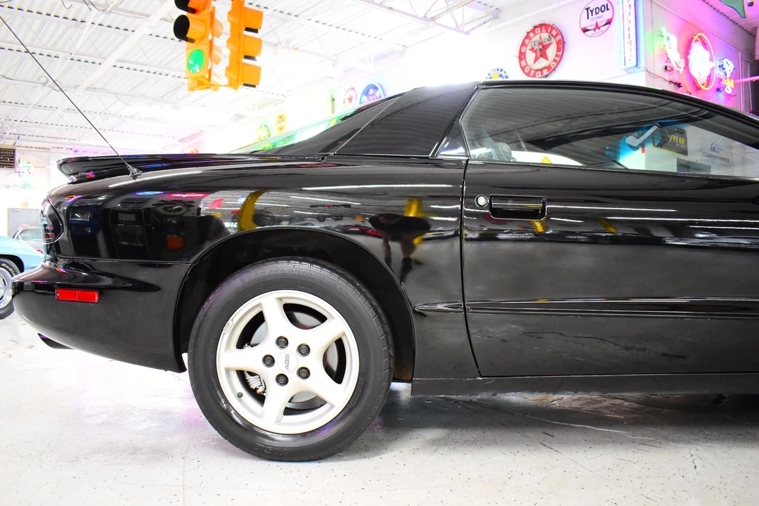 1995 Pontiac Firebird Formula 4th Gen - Image 7 of 20