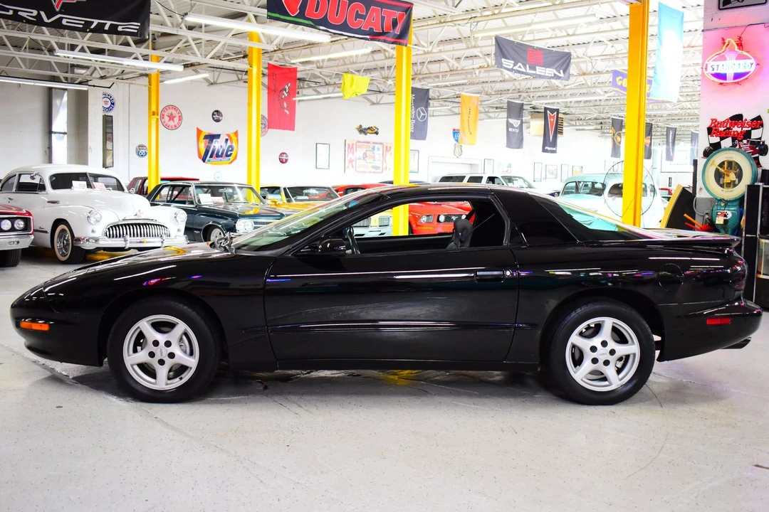 1995 Pontiac Firebird Formula 4th Gen - Image 18 of 20