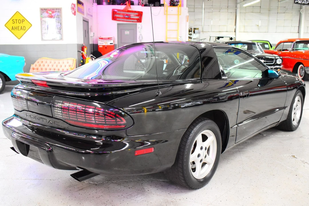 1995 Pontiac Firebird Formula 4th Gen - Image 9 of 20