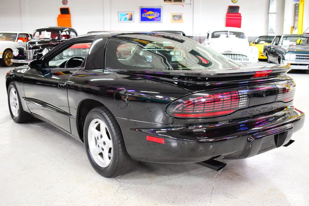 1995 Pontiac Firebird Formula 4th Gen - Image 15 of 20