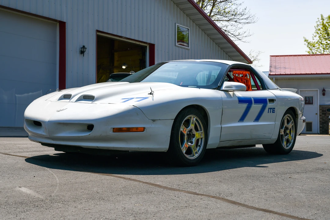 1995 Pontiac Firebird 4th Gen - Image 2 of 31