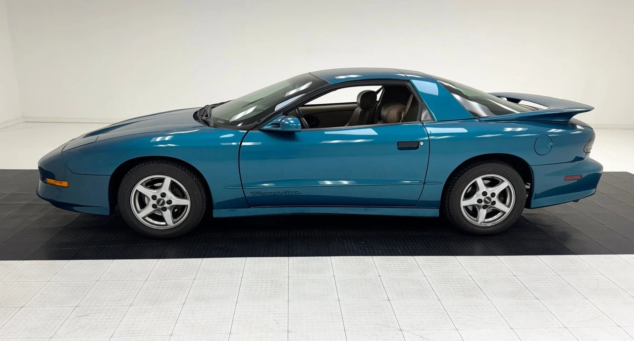 1995 Pontiac Firebird - Image 2 of 31