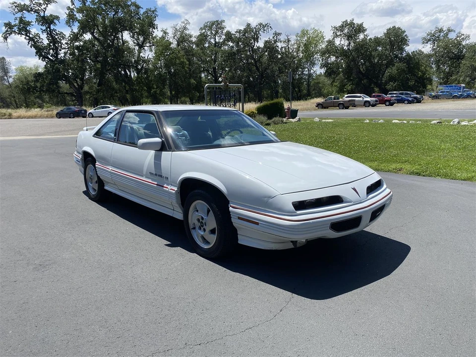 1995 Pontiac Grand Prix 3rd+ Gen - Image 4 of 31