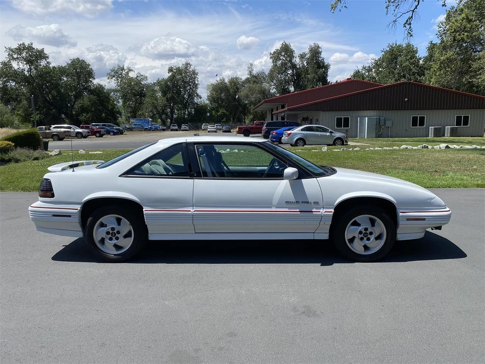 1995 Pontiac Grand Prix 3rd+ Gen - Image 5 of 31